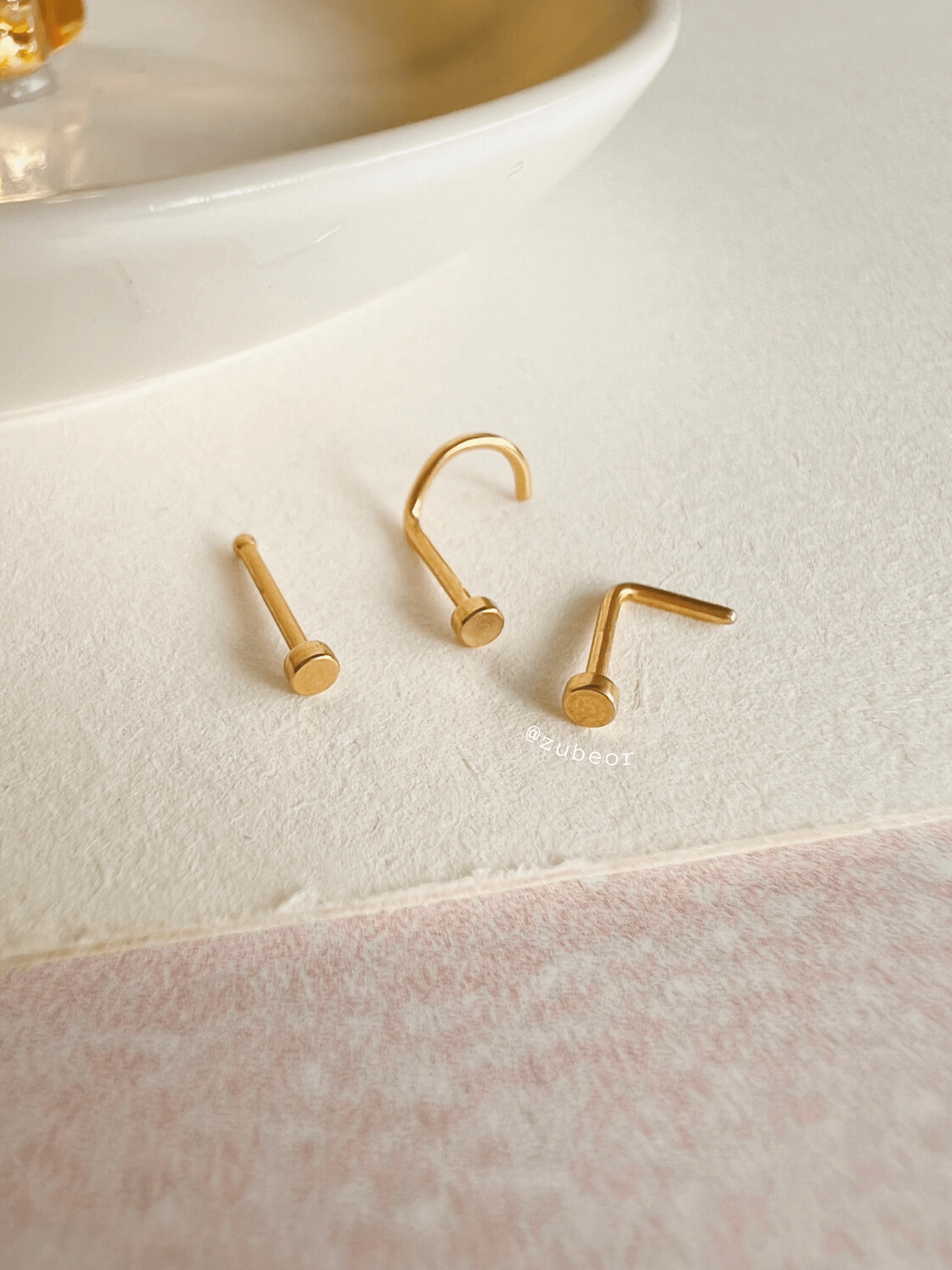 Piercing para nariz punto plano 2