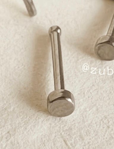 Piercing para nariz punto plano 4