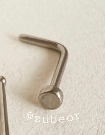 Piercing para nariz punto plano 5
