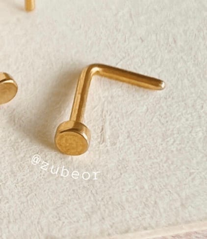Piercing para nariz punto plano 7