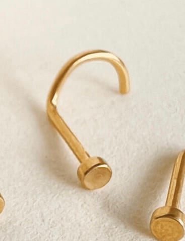 Piercing para nariz punto plano 8
