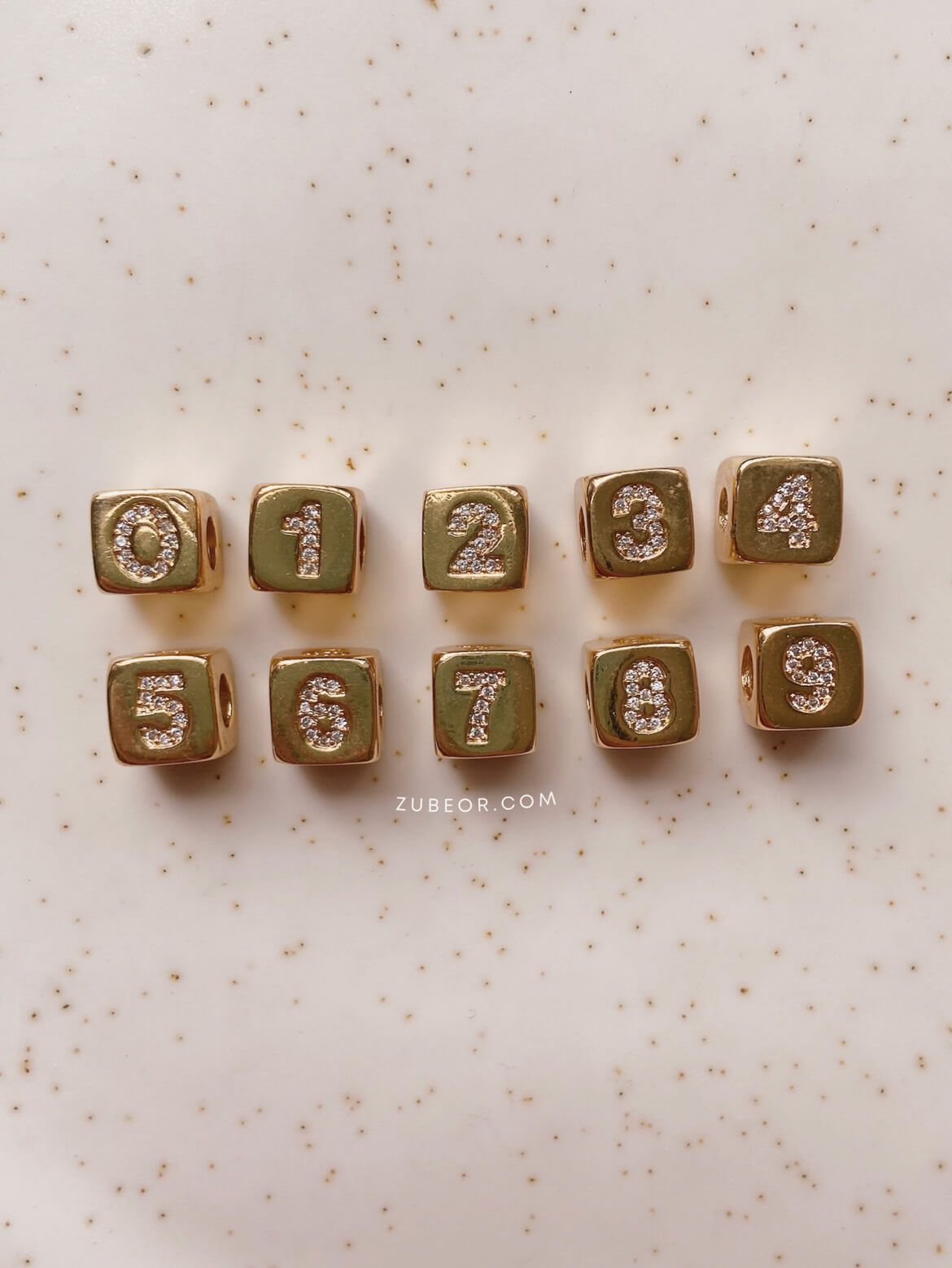 Dijes cubo letras o número 4