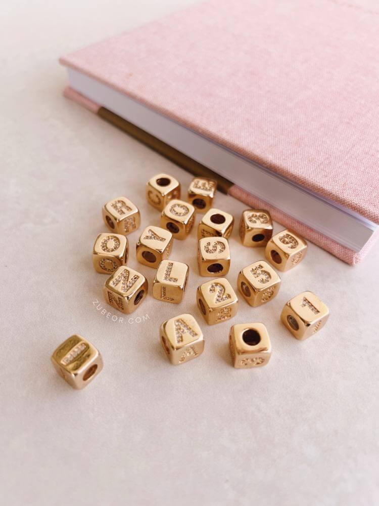 Dijes cubo letras o número