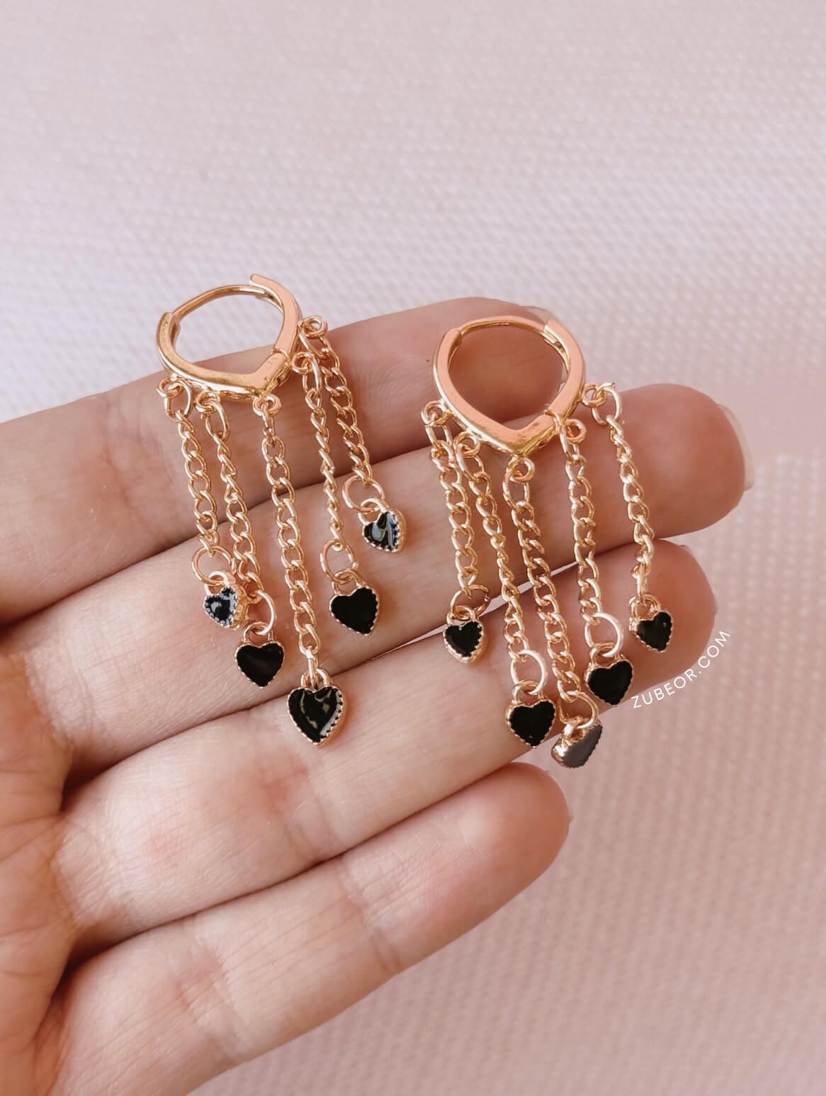 Aretes colgantes corazones negros 2