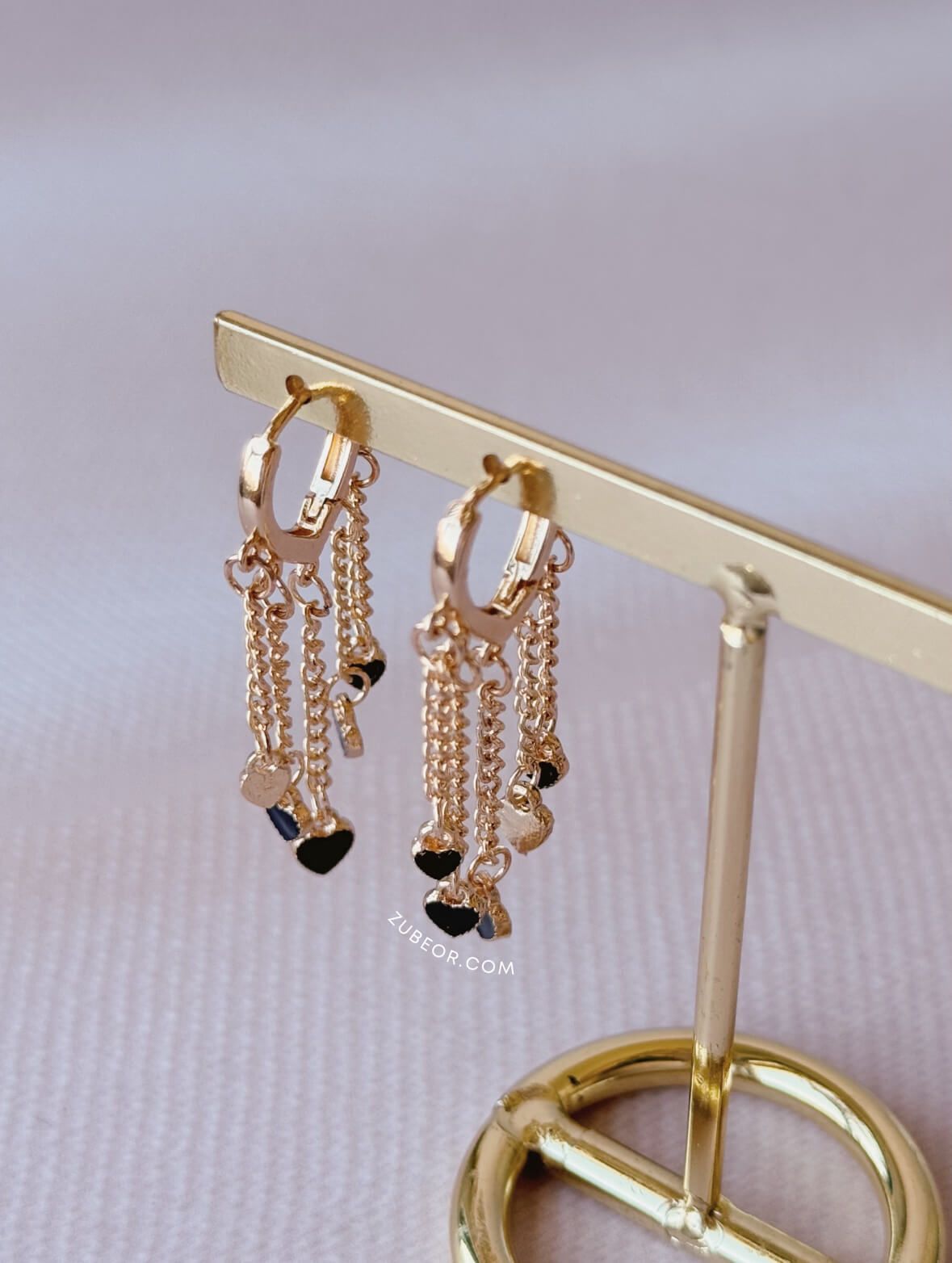 Aretes colgantes corazones negros
