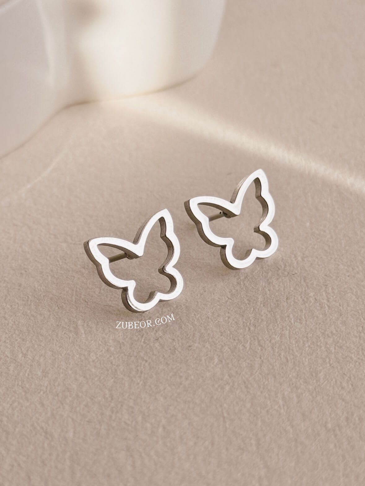 Aretes stud silueta mariposa 3