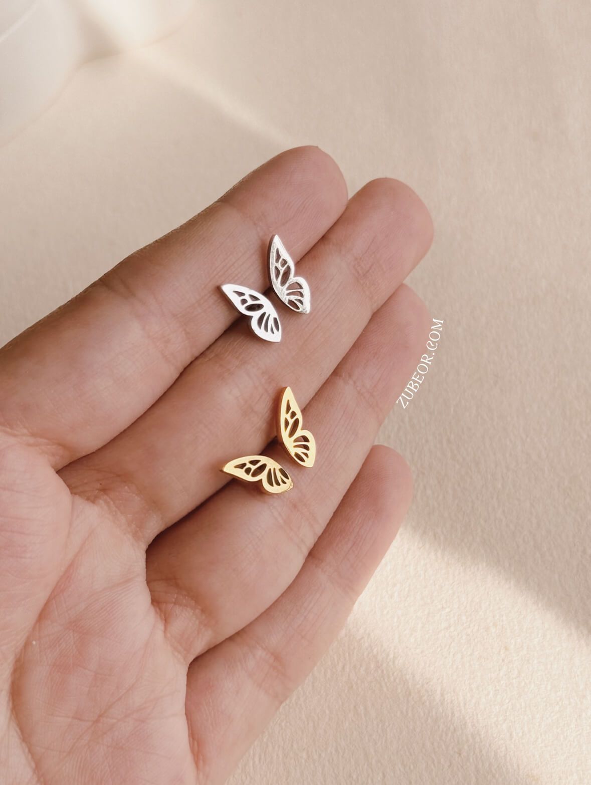 Aretes stud mitad de alas mariposa