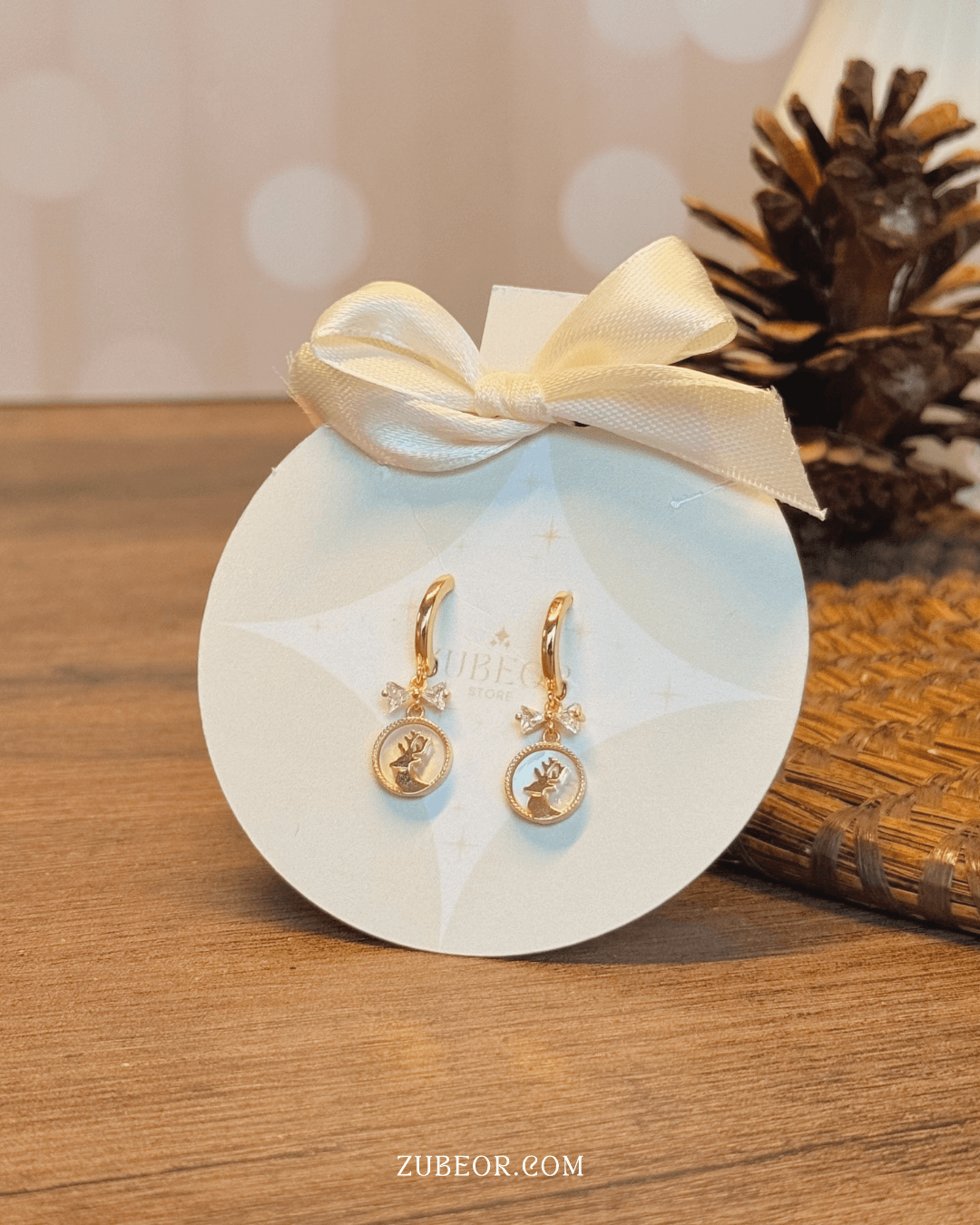 Aretes huggie reno y moño 3