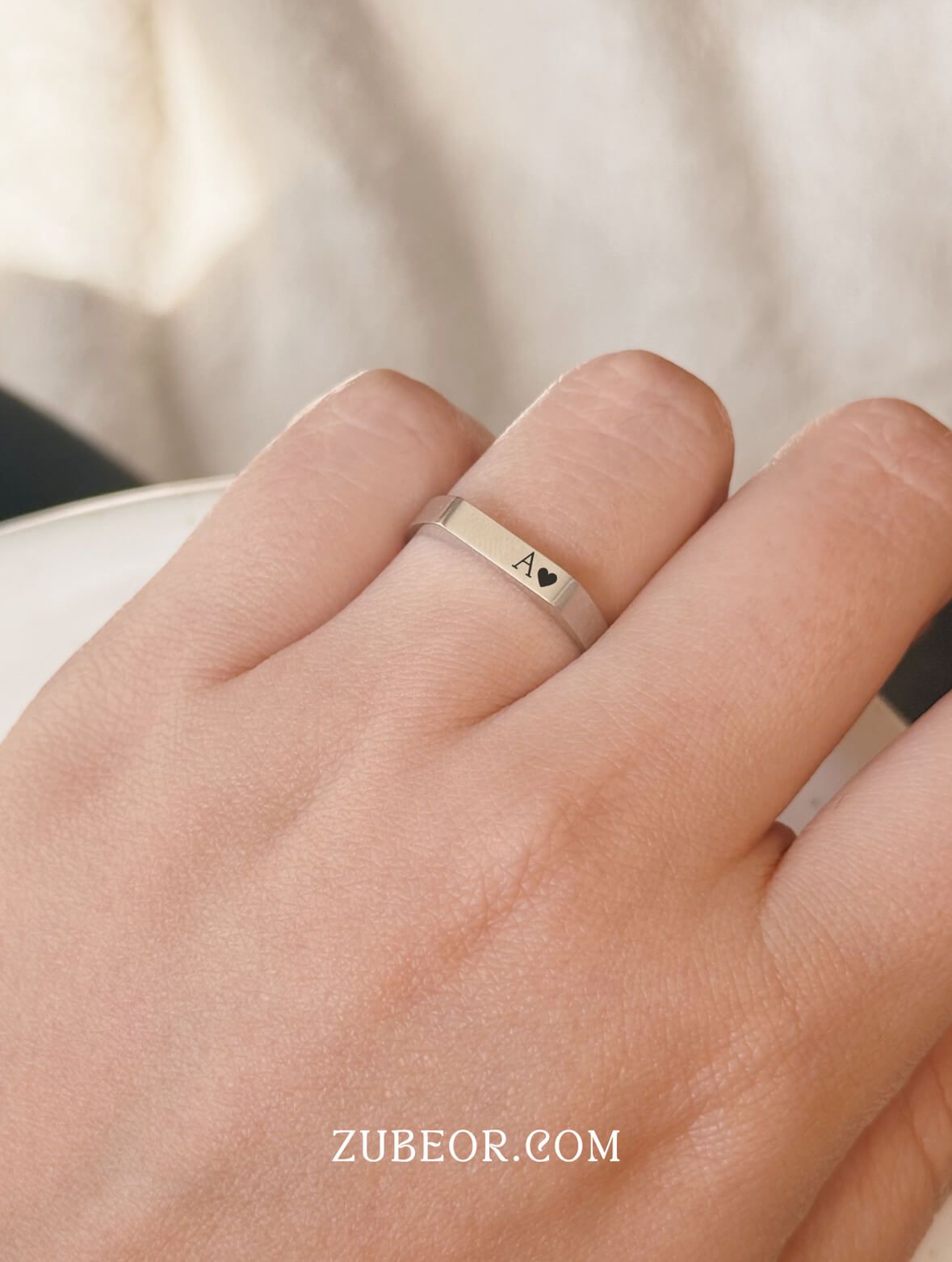 Anillo grabado delgado  2