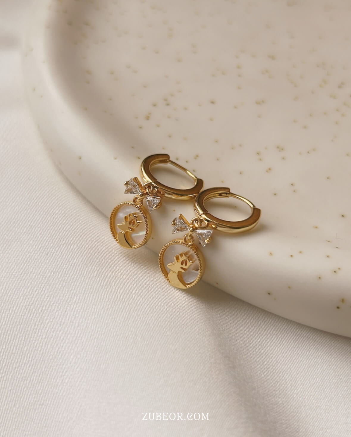 Aretes huggie reno y moño