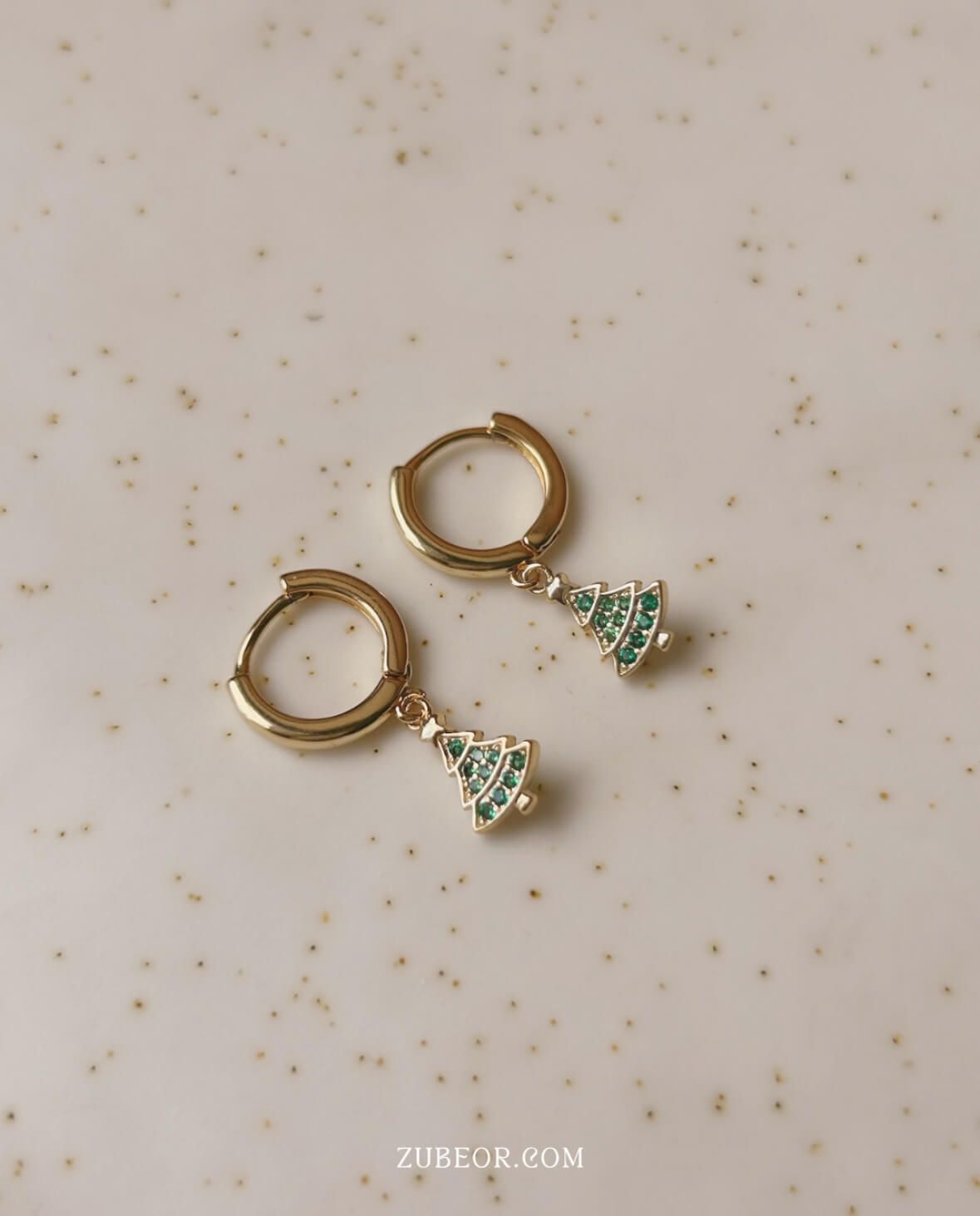 Aretes huggie árbol navideño