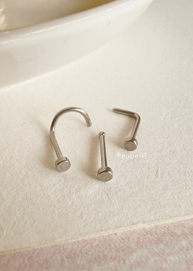 Piercing para nariz punto plano