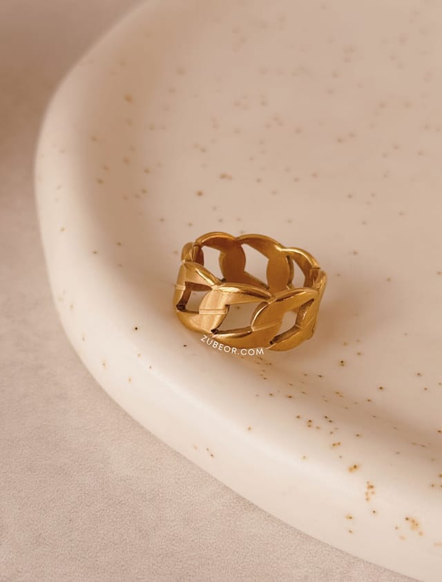 Anillo dorado tipo cadena