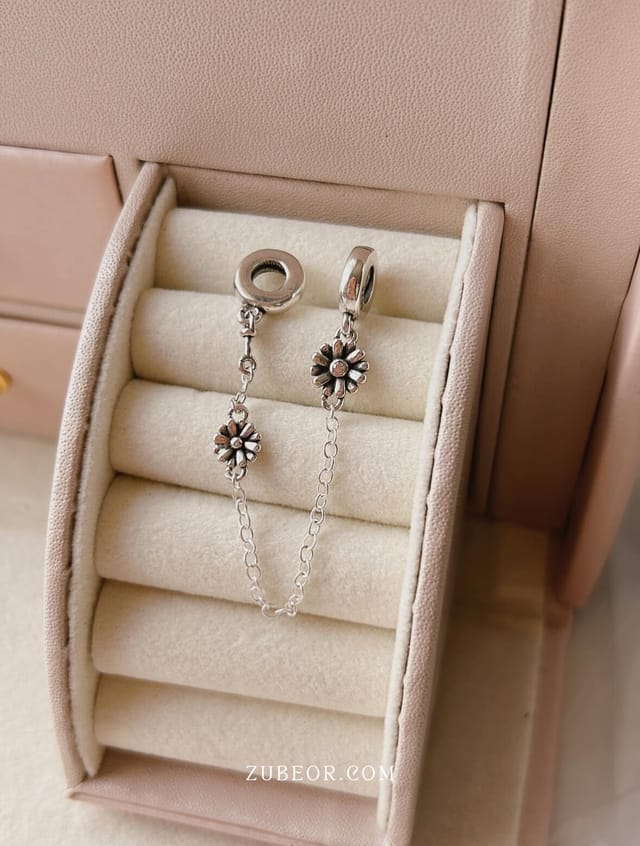 Charm cadena flores