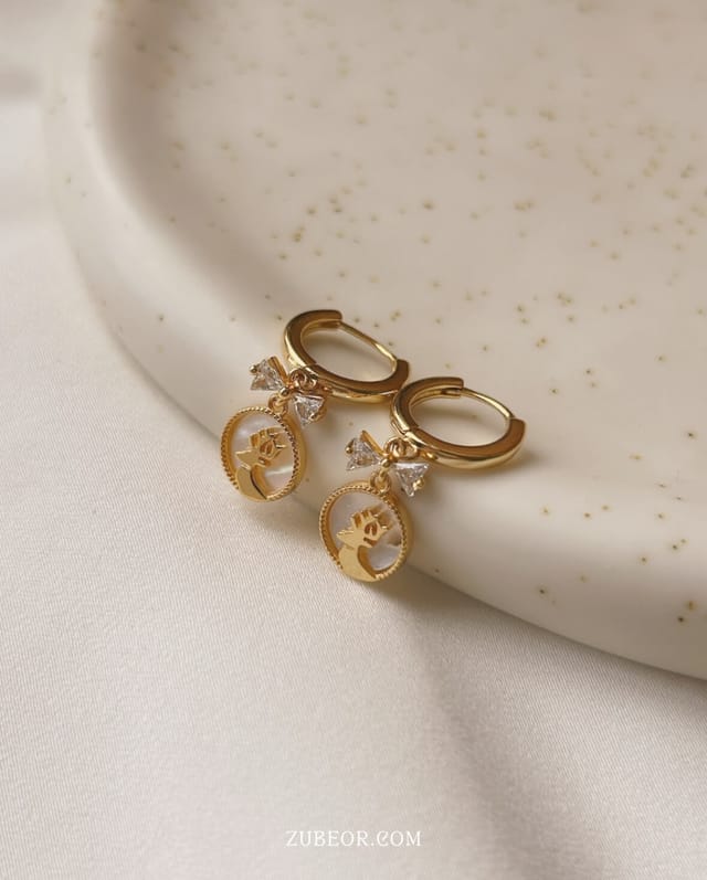 Aretes huggie reno y moño