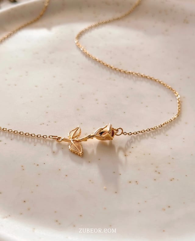 Cadena rosa pequeña