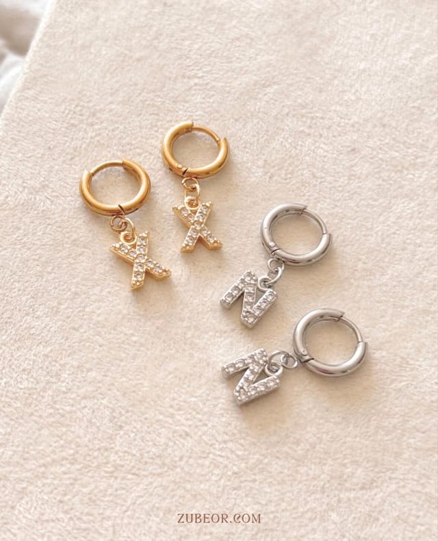 Aretes con inicial
